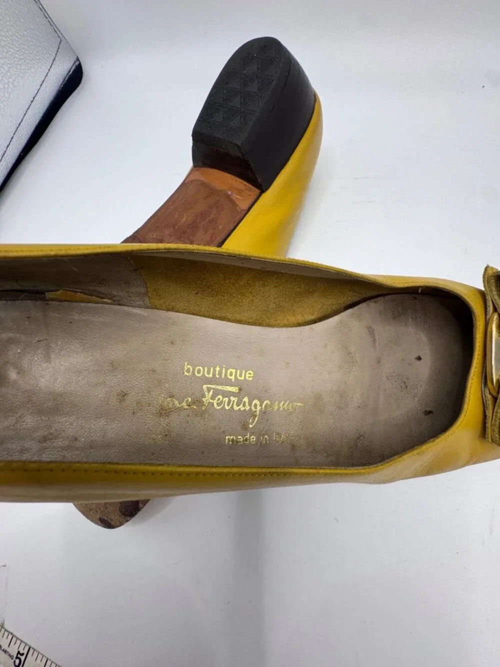 Salvatore Ferragamo Women’s Shoe Size 9.5 B Vtg Yellow Leather Flats Bow Accent - Picture 9 of 12